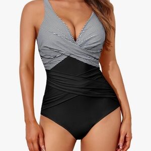 Chic Black and White Striped One-Piece Swimsuit Tummy Control Sz XL